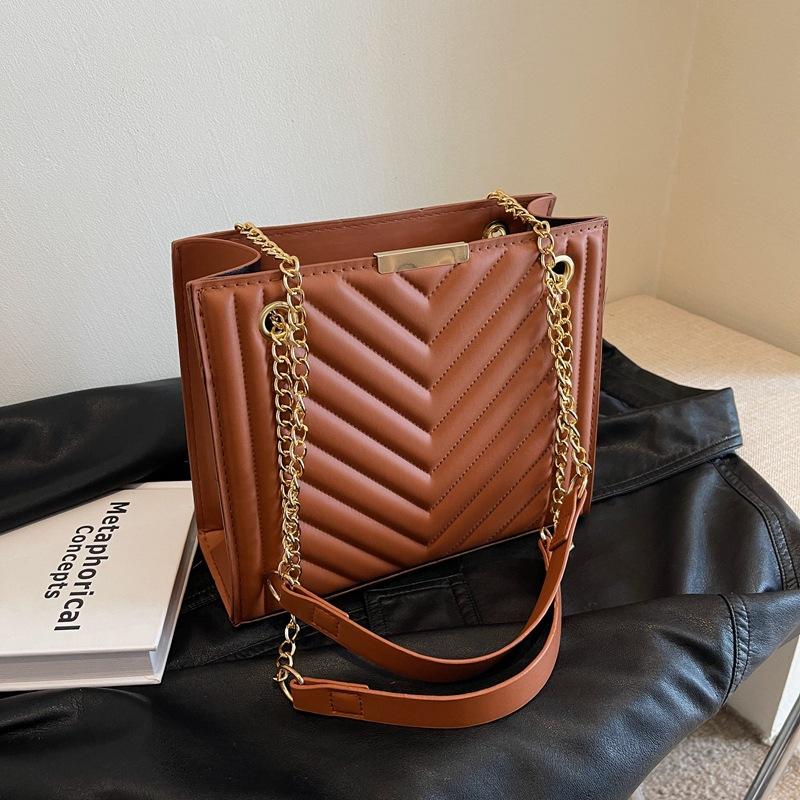 Large-capacity bag women s 2024 autumn new trendy Korean version trendy fashion shoulder underarm bag simple casual tote bag коричневий
Large-capacity bag women s 2024 autumn new trendy Korean version trendy fashion shoulder underarm bag simple casual tote bag коричневий