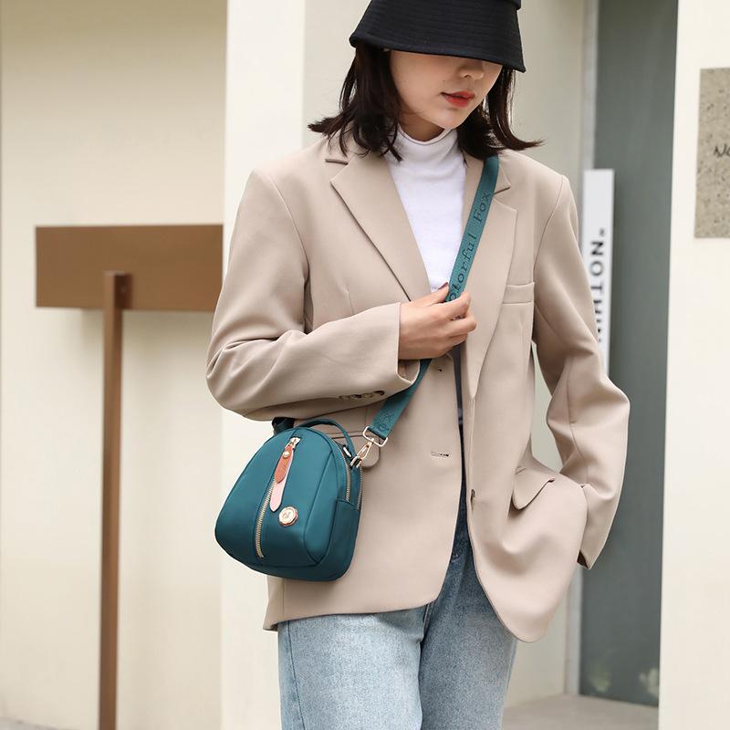 New women s shoulder bag outdoor leisure mobile phone change bag anti-splashing nylon messenger bag чорний
New women s shoulder bag outdoor leisure mobile phone change bag anti-splashing nylon messenger bag чорний