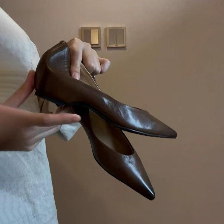 Литературные и универсальные, увеличивающие внутренний рост, обувь для одной педали, новые туфли, универсальная ретро-верхняя одежда, остроносые, с характером, маленькие одинарные туфли 40 темно-коричневого
Литературные и универсальные, увеличивающие внутренний рост, обувь для одной педали, новые туфли, универсальная ретро-верхняя одежда, остроносые, с характером, маленькие одинарные туфли 40 темно-коричневого