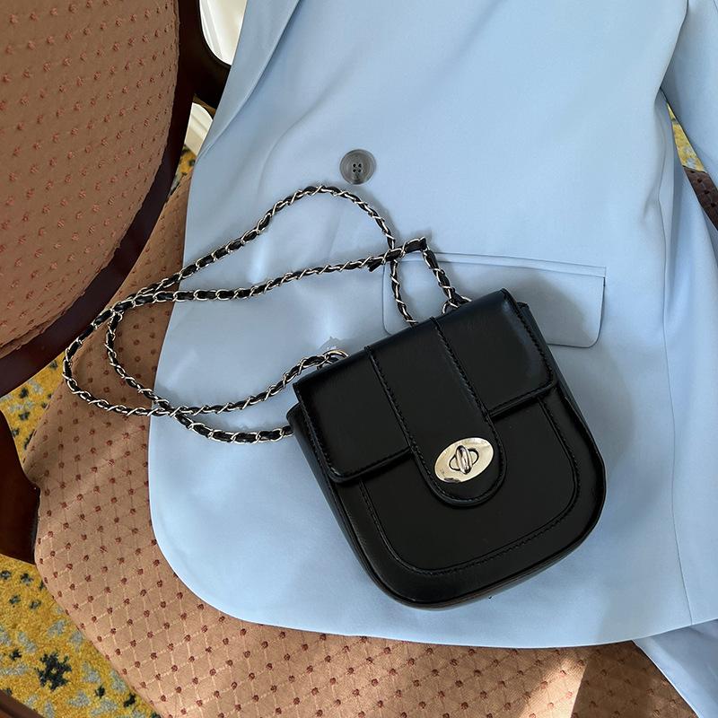 Новый нишевый дизайнерский стиль Темная текстура Цепь Сумка на одно плечо Подмышечная сумка Сумка кроссбоди Сумка-седло
Новый нишевый дизайнерский стиль Темная текстура Цепь Сумка на одно плечо Подмышечная сумка Сумка кроссбоди Сумка-седло