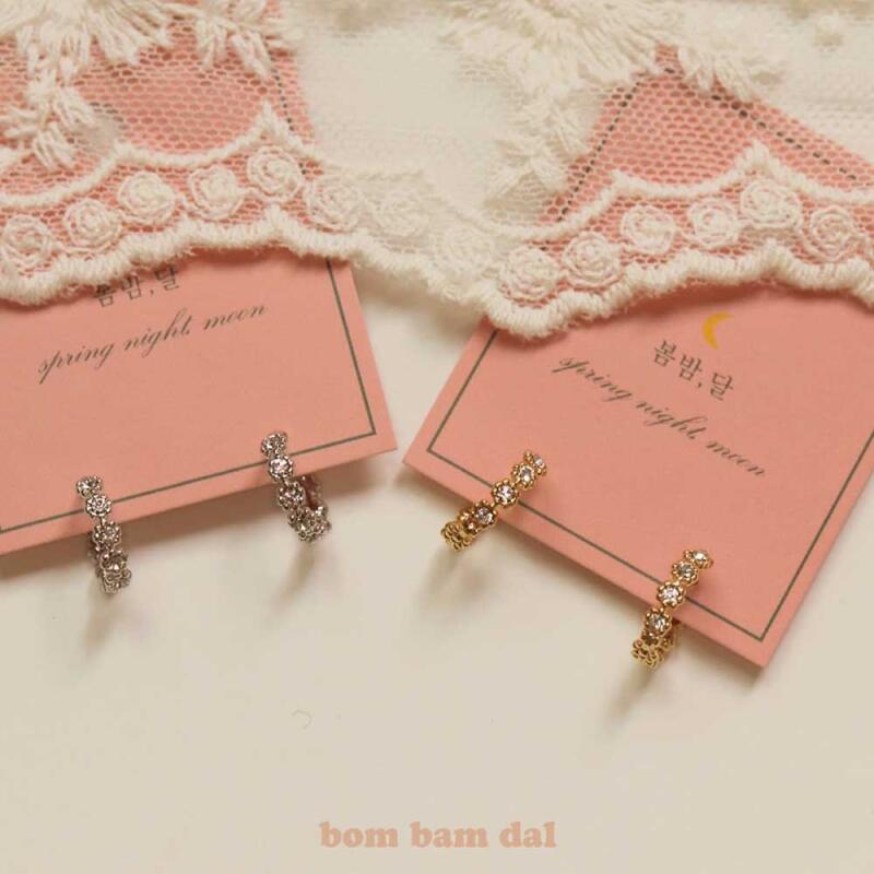 Sparkling Cubic One-Touch Earrings silver
Sparkling Cubic One-Touch Earrings silver