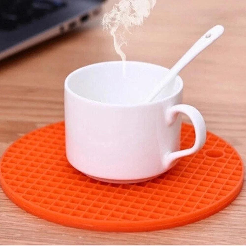 Silicone Table Mat Coasters Heat Insulation Bowl Saucepan Mat Silicone Place Mats for Home Table Durable Kitchen Gadgets 16cm жовтий
Silicone Table Mat Coasters Heat Insulation Bowl Saucepan Mat Silicone Place Mats for Home Table Durable Kitchen Gadgets 16cm жовтий