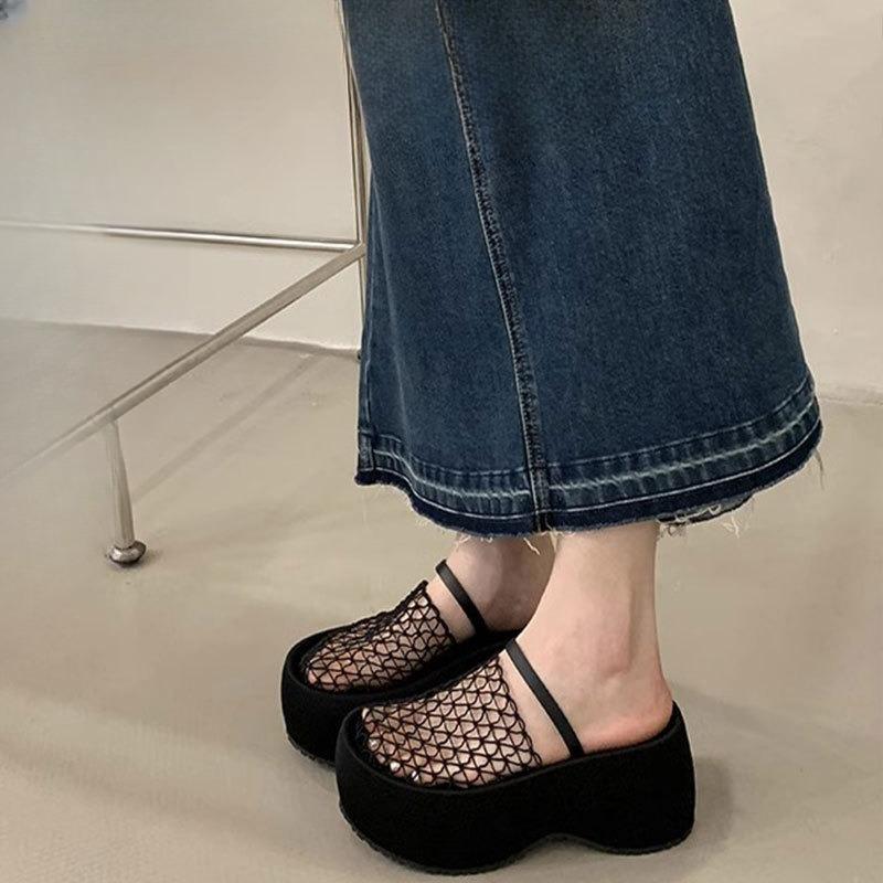 Новые шлепанцы на толстой подошве с увеличением высоты для женщин, с сетчатыми вставками и полыми носками 40 чёрный
Новые шлепанцы на толстой подошве с увеличением высоты для женщин, с сетчатыми вставками и полыми носками 40 чёрный