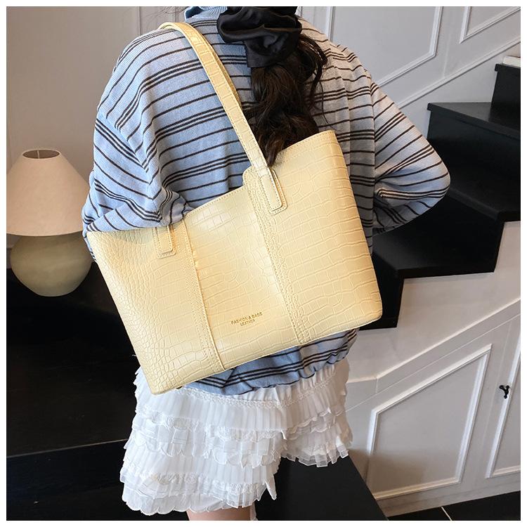 Simple bag women s 2025 new fashion with crocodile pattern shoulder bag large capacity tote bag синій
Simple bag women s 2025 new fashion with crocodile pattern shoulder bag large capacity tote bag синій