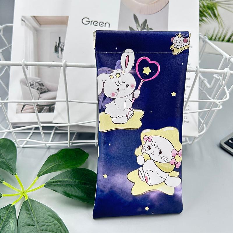 Мягкий чехол для очков из ПУ кожи, чехол для солнцезащитных очков и очков для чтения, защитный чехол, мешочек для очков, автоматическое закрывание, аксессуары для очков
Мягкий чехол для очков из ПУ кожи, чехол для солнцезащитных очков и очков для чтения, защитный чехол, мешочек для очков, автоматическое закрывание, аксессуары для очков