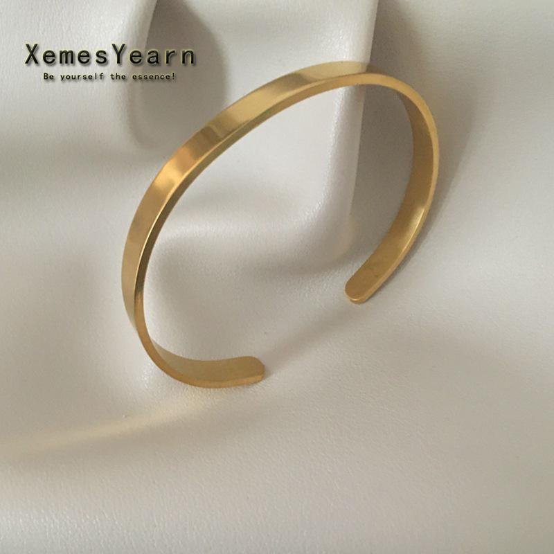European and American Simple Smooth Gold Color Stainless steel Cuff Bracelets For Men and Women Jewelry Party Girl s Bracelets 54-56mm
European and American Simple Smooth Gold Color Stainless steel Cuff Bracelets For Men and Women Jewelry Party Girl s Bracelets 54-56mm