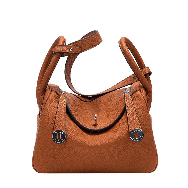 Lindy Women s Bag: 2026 Hot-Selling Classic Litchi Pattern Pillow and Medicine Box Design Mini 19cm
Lindy Women s Bag: 2026 Hot-Selling Classic Litchi Pattern Pillow and Medicine Box Design Mini 19cm