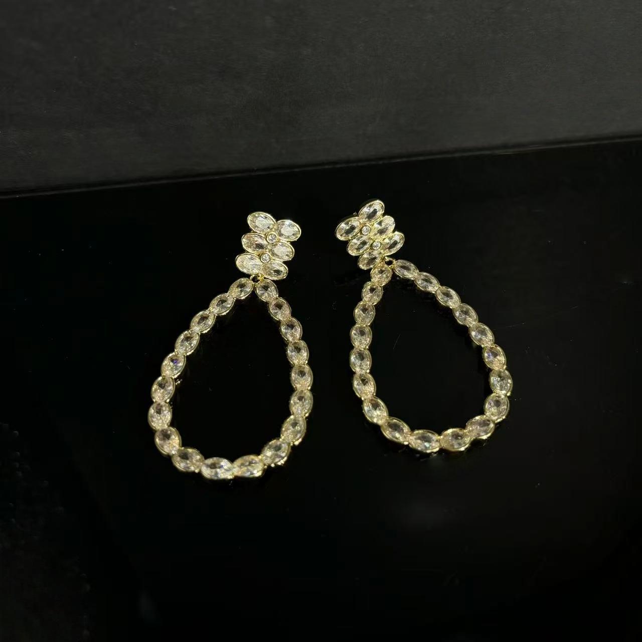 Temperament Exquisite Hw Hollow Water Drop Earrings Travel Earrings Sterling Silver Stud Earrings Women
Temperament Exquisite Hw Hollow Water Drop Earrings Travel Earrings Sterling Silver Stud Earrings Women