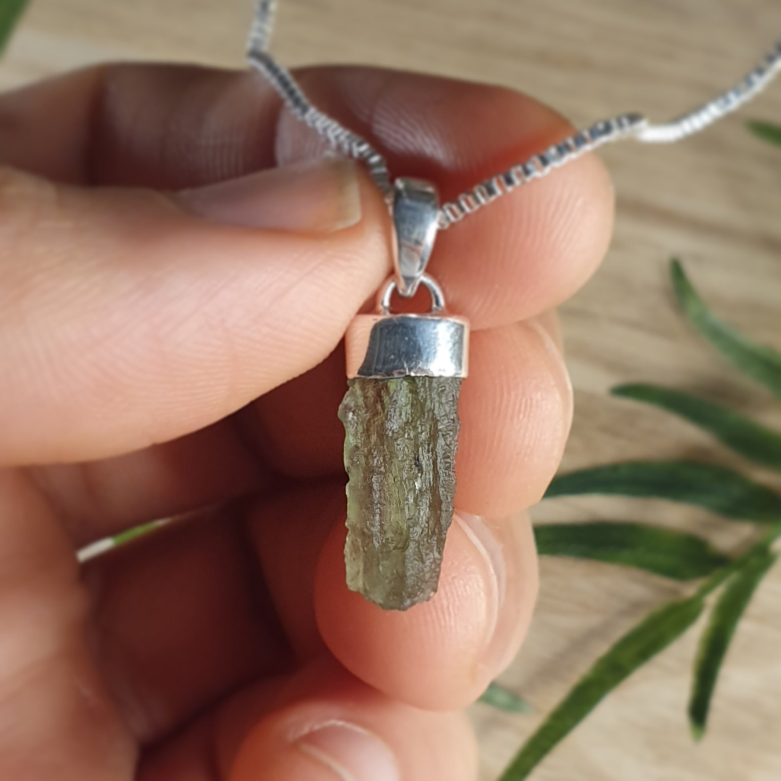 Подвеска ручной работы из цельного серебра 925 пробы с драгоценным камнем молдавит, эффектное женское кольцо, подарок для нее. зелёный
Подвеска ручной работы из цельного серебра 925 пробы с драгоценным камнем молдавит, эффектное женское кольцо, подарок для нее. зелёный