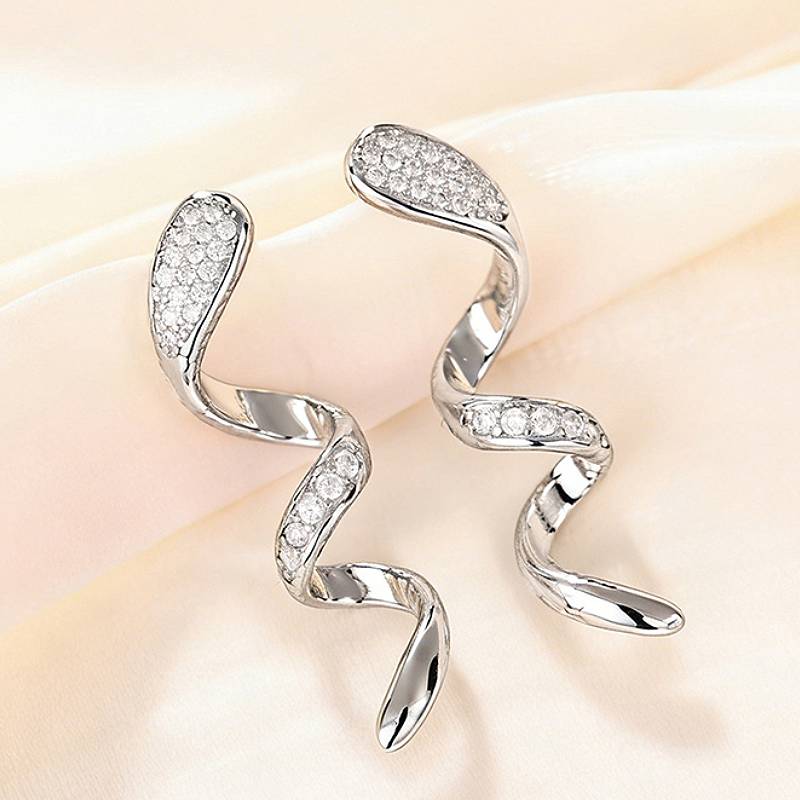 Huitan Elegant Women Twist Design Drop Earrings Trendy Party Wedding Inlaid Shining CZ Charming Accessories Zircon for Lady
Huitan Elegant Women Twist Design Drop Earrings Trendy Party Wedding Inlaid Shining CZ Charming Accessories Zircon for Lady