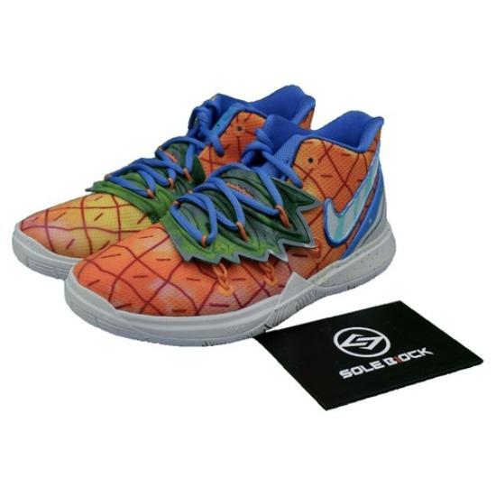 Nike SpongeBob SquarePants x Kyrie 5 GS Pineapple House CJ7227-800 EU 36 чирковий/апельсинової кірки кольору
Nike SpongeBob SquarePants x Kyrie 5 GS Pineapple House CJ7227-800 EU 36 чирковий/апельсинової кірки кольору