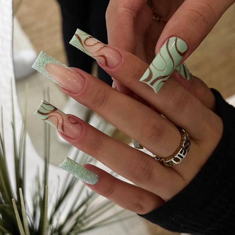 Popular 24-Piece Long Wearable Nail Tips - French Manicure Style with Extra Sparkle, European and American Spicy Girl Design Glue Version
Popular 24-Piece Long Wearable Nail Tips - French Manicure Style with Extra Sparkle, European and American Spicy Girl Design Glue Version