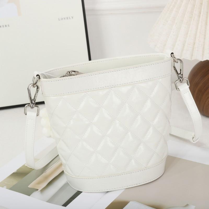 Premium Water Bucket Head Cover Oil Wax Cowhide Grid Bag Women s Genuine Leather Cross Shoulder 8168 бежевый
Premium Water Bucket Head Cover Oil Wax Cowhide Grid Bag Women s Genuine Leather Cross Shoulder 8168 бежевый
