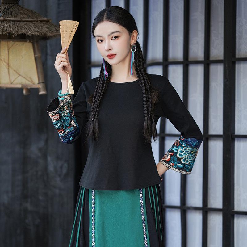 Women s Ethnic Style Long Sleeve Embroidered T-Shirt - Plus Size, Slimming, Retro XXXXL
Women s Ethnic Style Long Sleeve Embroidered T-Shirt - Plus Size, Slimming, Retro XXXXL