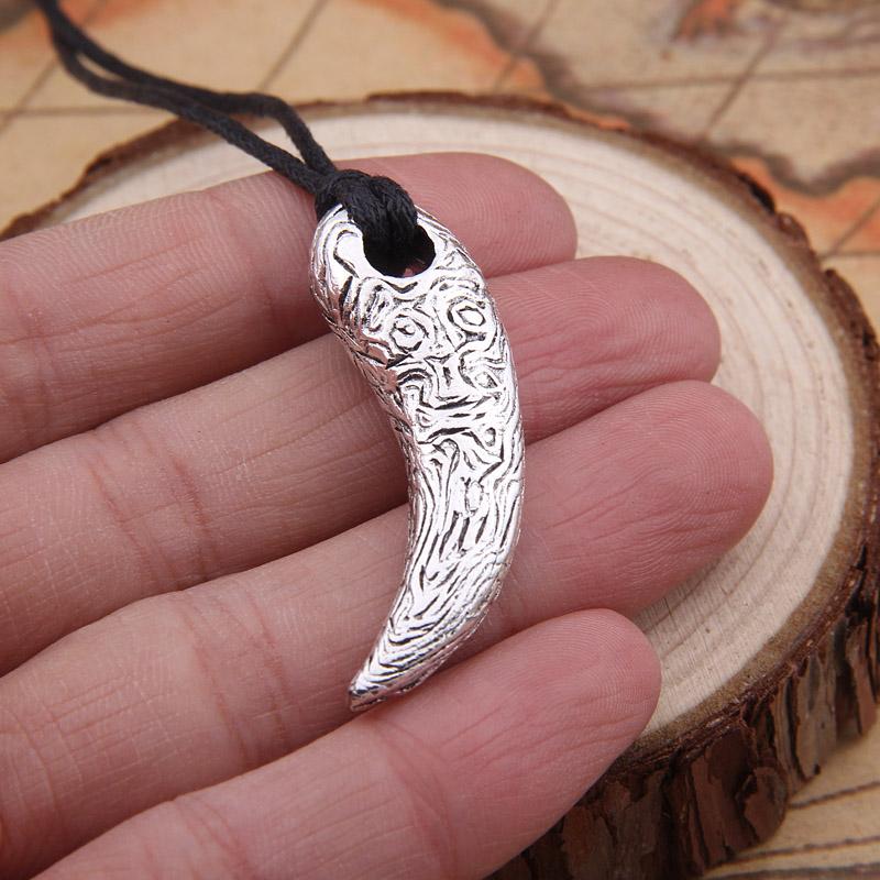 1pcs Viking Damascus Steel Bear Wolf Tooth Pendant with Cord Handmade Norse Jewelry Gift no box&adjustable necklace
1pcs Viking Damascus Steel Bear Wolf Tooth Pendant with Cord Handmade Norse Jewelry Gift no box&adjustable necklace