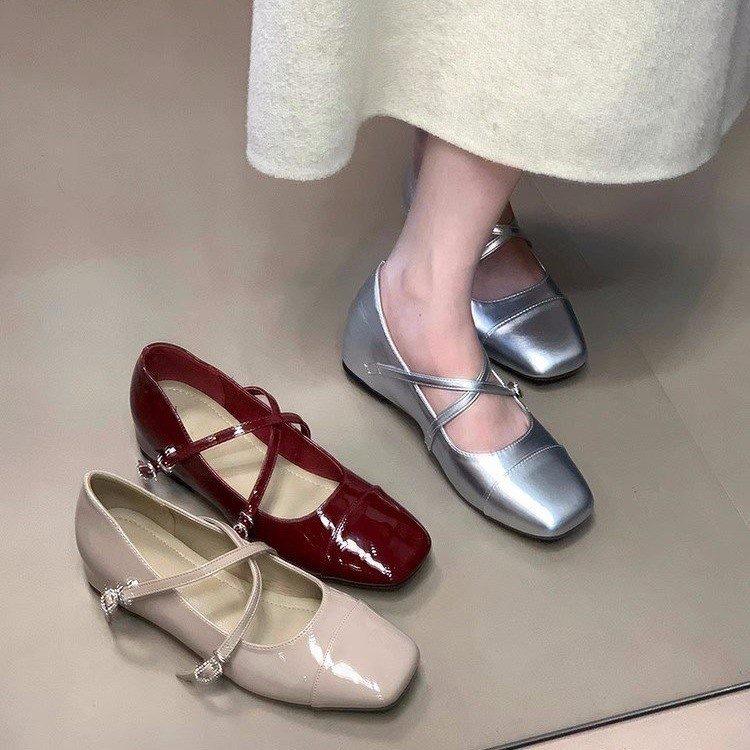 Версия из овчины~ Французский темперамент плетение ажурное одно слово с открытым носком на толстом каблуке универсальные в отпускном стиле римские сандалии женские 40
Версия из овчины~ Французский темперамент плетение ажурное одно слово с открытым носком на толстом каблуке универсальные в отпускном стиле римские сандалии женские 40