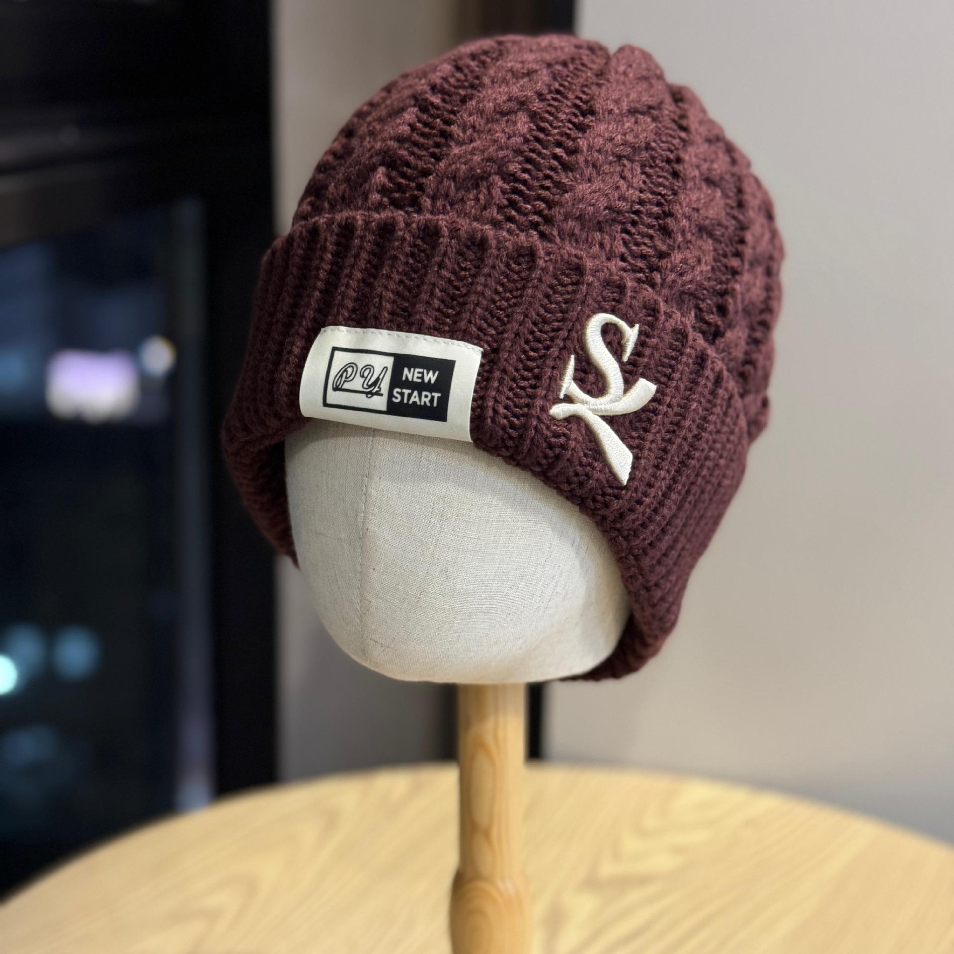 Новая стильная шерстяная шапка для женщин на осень и зиму. Универсальная вязка косами и ромбами с надписями. Плюс бархатная вязаная шапка. Теплая шапка для уличных прогулок. one size
Новая стильная шерстяная шапка для женщин на осень и зиму. Универсальная вязка косами и ромбами с надписями. Плюс бархатная вязаная шапка. Теплая шапка для уличных прогулок. one size