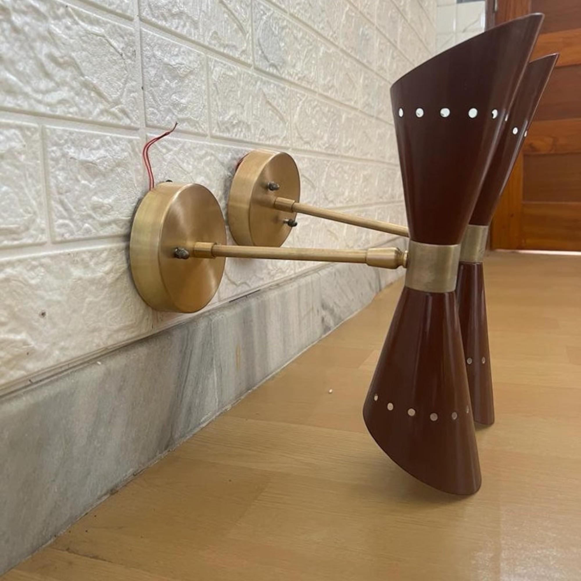 Современный настенный светильник Diabolo из латуни середины века, итальянский светильник Stilnovo Double Cone, элегантный настенный светильник из латуни для туалетного столика и кровати, современный
Современный настенный светильник Diabolo из латуни середины века, итальянский светильник Stilnovo Double Cone, элегантный настенный светильник из латуни для туалетного столика и кровати, современный