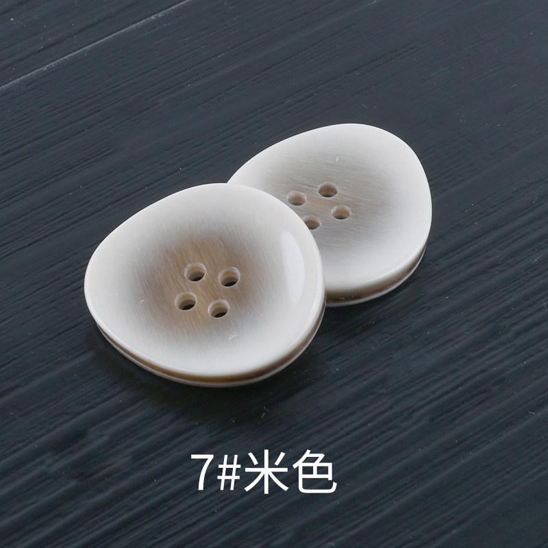 Нестандартные пуговицы из смолы для пальто, квадратные овальные пуговицы особой формы, универсальные женские пуговицы для верхней части куртки, тренча, пальто, свитера 7 #beige * 18MM
Нестандартные пуговицы из смолы для пальто, квадратные овальные пуговицы особой формы, универсальные женские пуговицы для верхней части куртки, тренча, пальто, свитера 7 #beige * 18MM