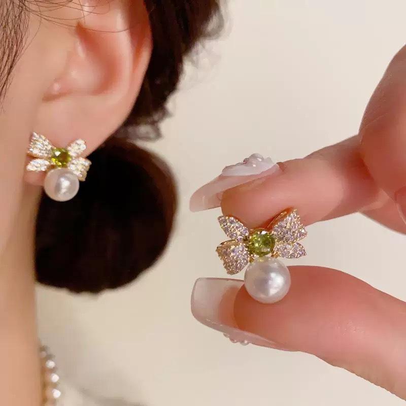 Bow zircon pearl earrings retro high-end stud earrings light luxury versatile temperament earrings
Bow zircon pearl earrings retro high-end stud earrings light luxury versatile temperament earrings