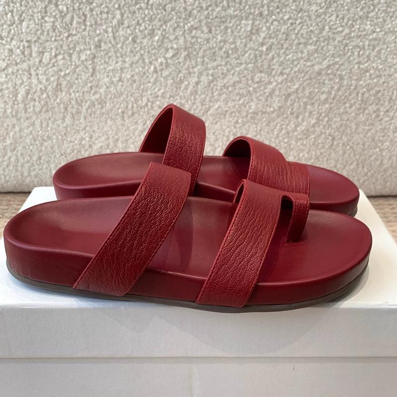 2025 new slippers women summer wear thick bottom row wind soft bottom soft leather casual versatile beach toe cool slippers 40
2025 new slippers women summer wear thick bottom row wind soft bottom soft leather casual versatile beach toe cool slippers 40