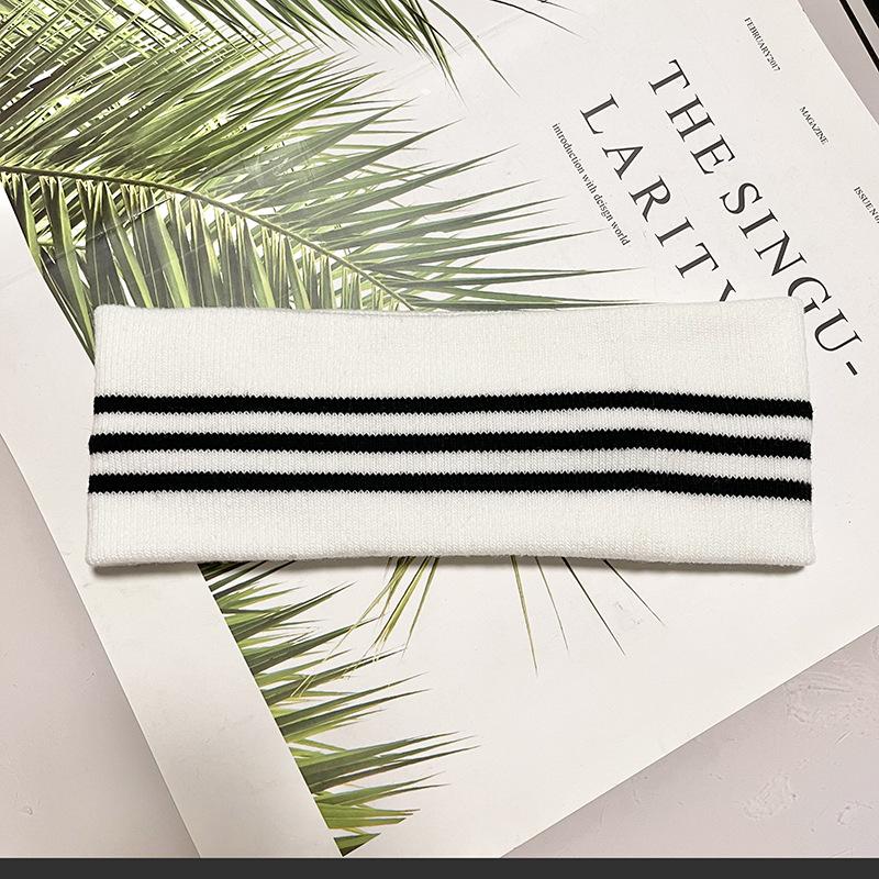 Зимняя черно-белая серия вязаная спортивная повязка на голову теплая повязка на голову женщины девушки волосы голова обруч ленты аксессуары головной убор 20x6.5 cm
Зимняя черно-белая серия вязаная спортивная повязка на голову теплая повязка на голову женщины девушки волосы голова обруч ленты аксессуары головной убор 20x6.5 cm