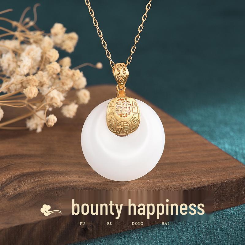 Ancient Style Influencer Live Stream Necklace: Gold-Plated Peace Buckle with Imitation Hetian Jade - Perfect Retro Gift for Mom
Ancient Style Influencer Live Stream Necklace: Gold-Plated Peace Buckle with Imitation Hetian Jade - Perfect Retro Gift for Mom