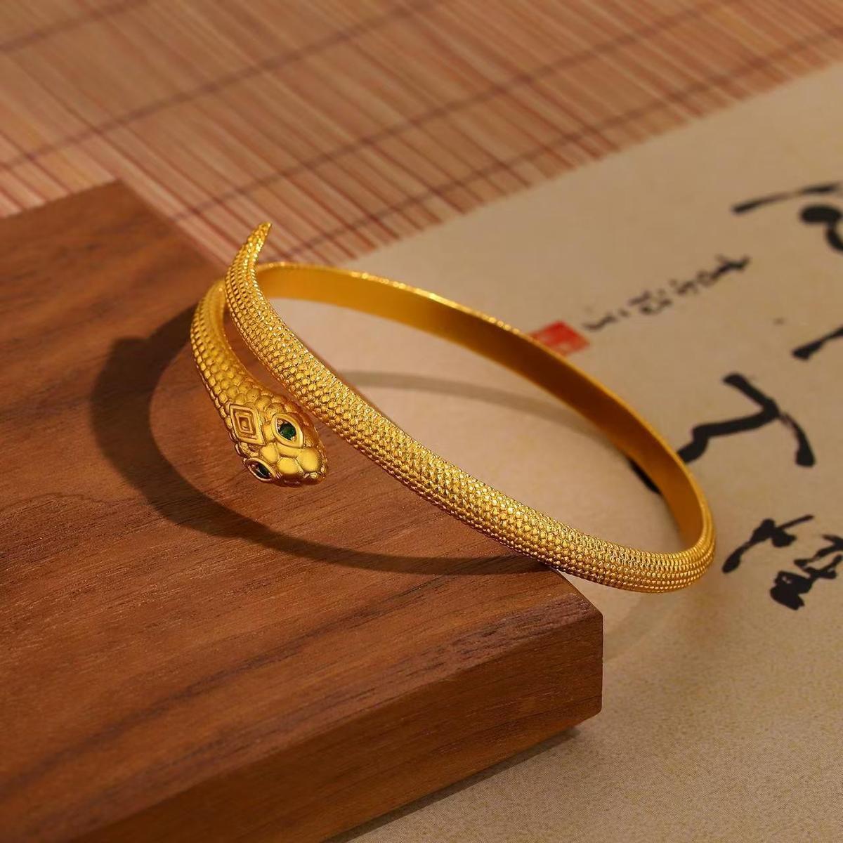 Spirit Snake Open Bracelet Temperament High-level Birth Zodiac Snake Bracelet Bracelet one size(17-20cm)
Spirit Snake Open Bracelet Temperament High-level Birth Zodiac Snake Bracelet Bracelet one size(17-20cm)