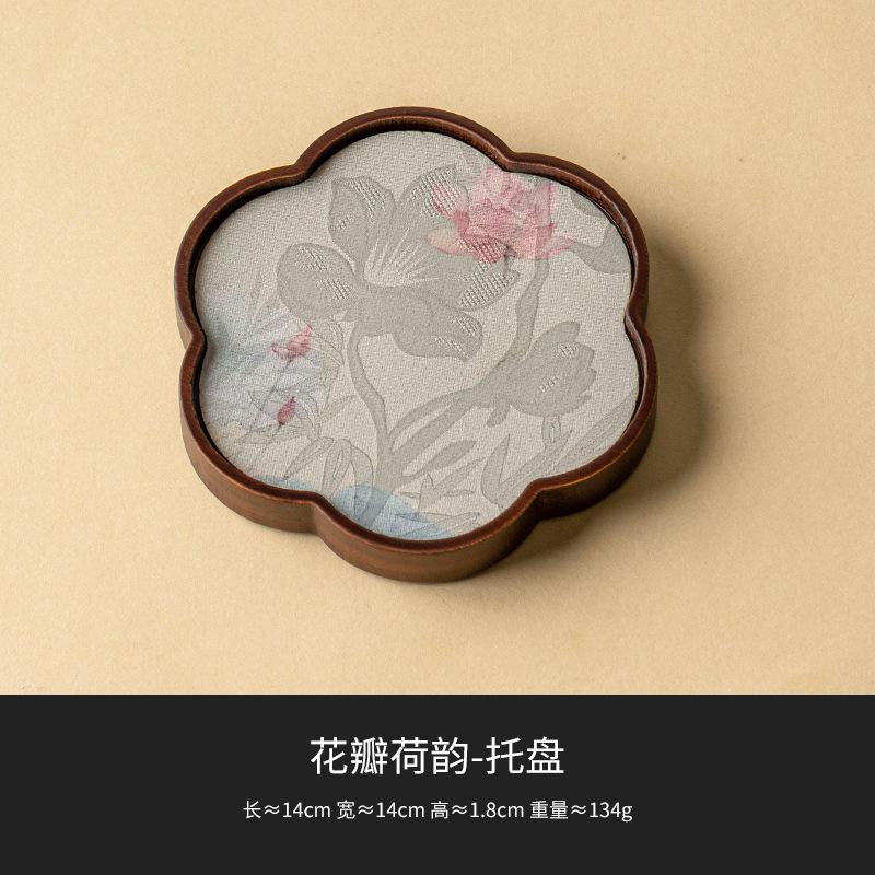 Bamboo Tea Tray with Lotus-inspired Petal-shaped Tea Coasters Living Room Dry-Brewing Tray Traditional Chinese Kung Fu Tea Set
Bamboo Tea Tray with Lotus-inspired Petal-shaped Tea Coasters Living Room Dry-Brewing Tray Traditional Chinese Kung Fu Tea Set
