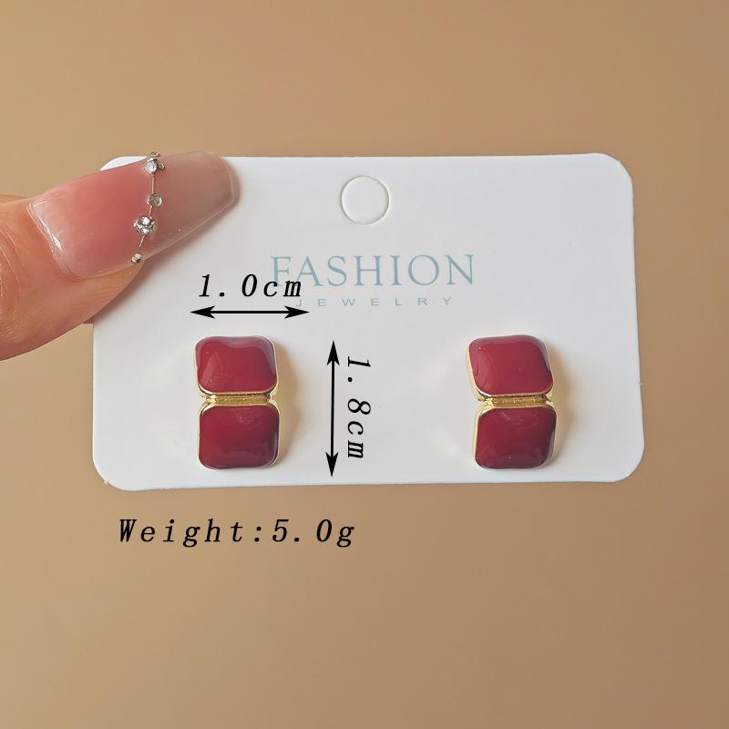 Two-Square C Shape Stud Earrings for Women Red Enamel Oil Earrings Trendy Simple Geometry Party Zircon
Two-Square C Shape Stud Earrings for Women Red Enamel Oil Earrings Trendy Simple Geometry Party Zircon