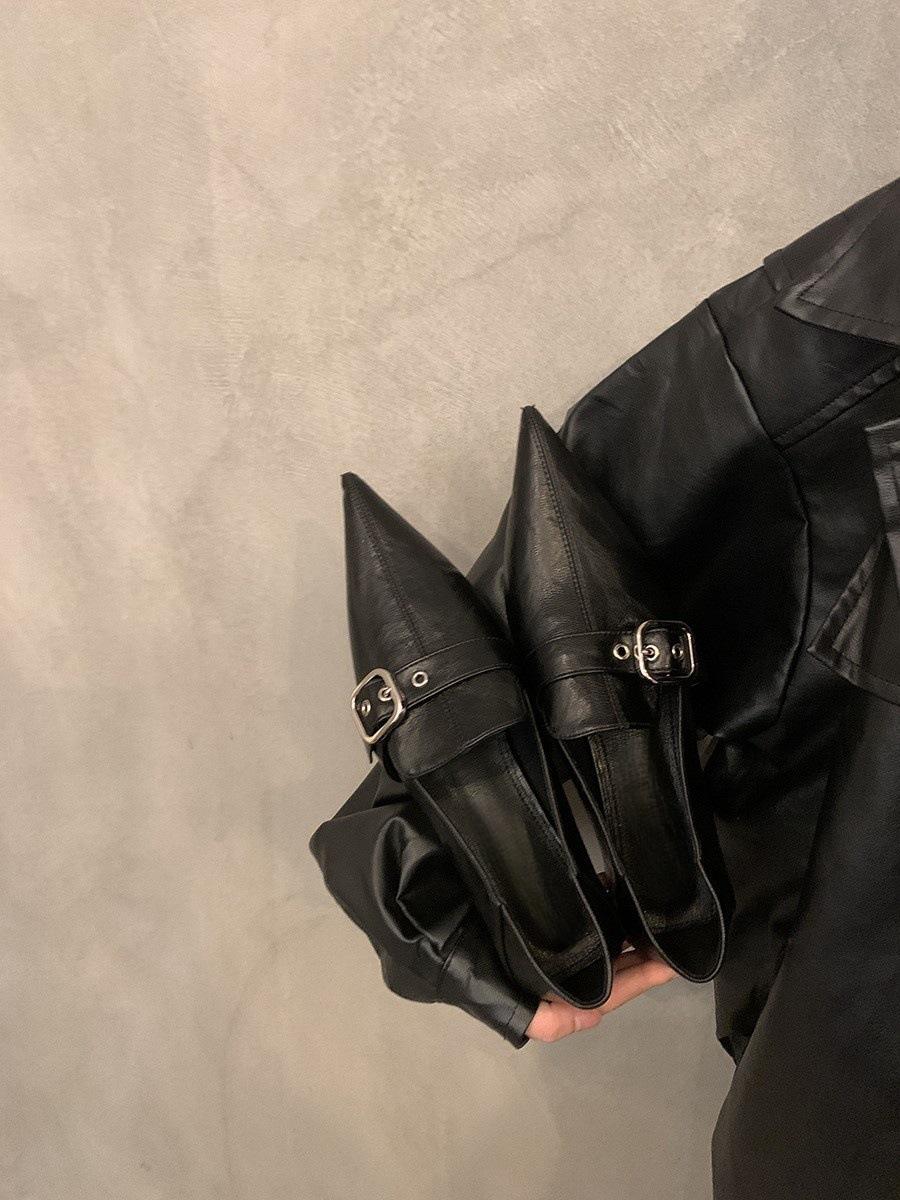 Осень 2024 года, новые высококачественные туфли на низком каблуке с острым носком, женственные, из мягкой кожи, в стиле ретро, маленькие кожаные туфли для поездок на работу 34 чёрный
Осень 2024 года, новые высококачественные туфли на низком каблуке с острым носком, женственные, из мягкой кожи, в стиле ретро, маленькие кожаные туфли для поездок на работу 34 чёрный