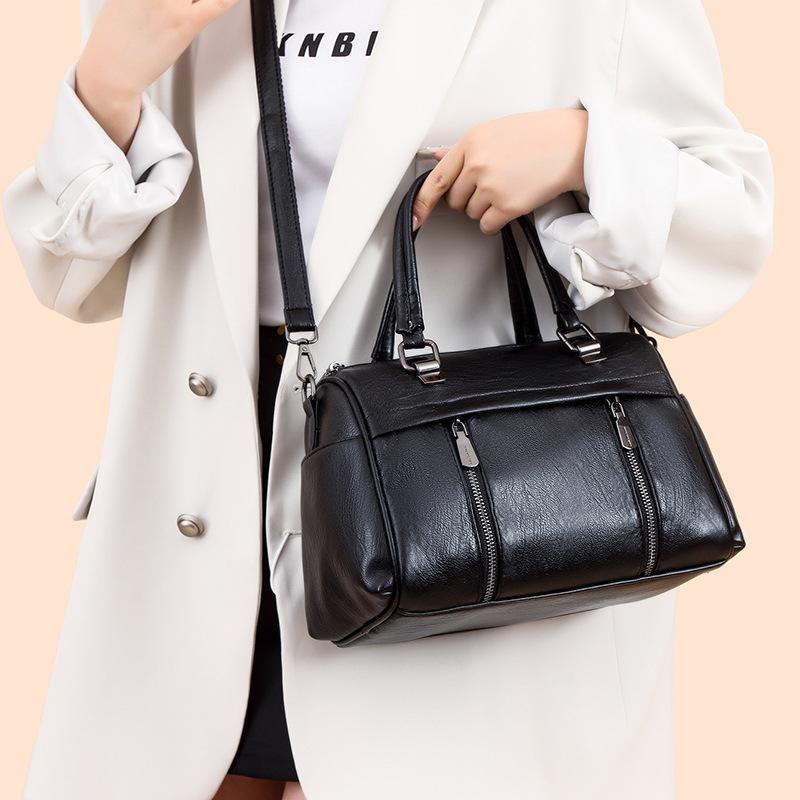 2025 new large-capacity textured handbag modern retro messenger bag fashionable commuter shoulder bag 30*16*19 чёрный
2025 new large-capacity textured handbag modern retro messenger bag fashionable commuter shoulder bag 30*16*19 чёрный