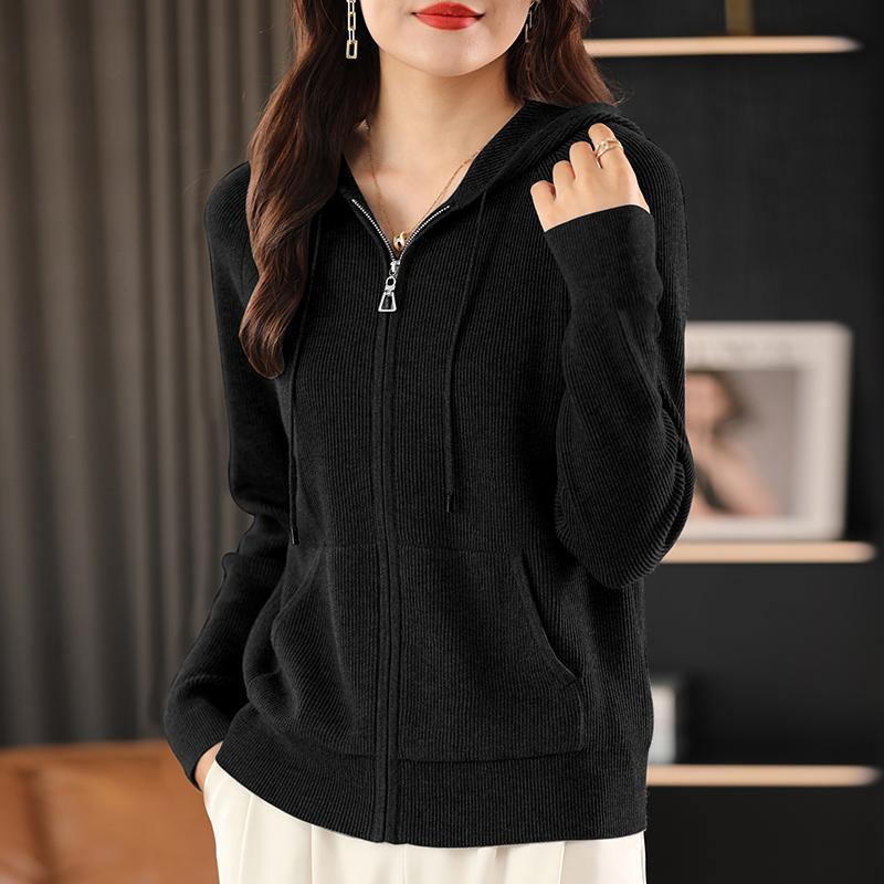 Жіночий легкий шовковий кардиган із 50% вовни та 50% тутового дерева – універсальний трикотаж на 4 сезони для комфорту та стилю на весь рік 2XL чорний
Жіночий легкий шовковий кардиган із 50% вовни та 50% тутового дерева – універсальний трикотаж на 4 сезони для комфорту та стилю на весь рік 2XL чорний