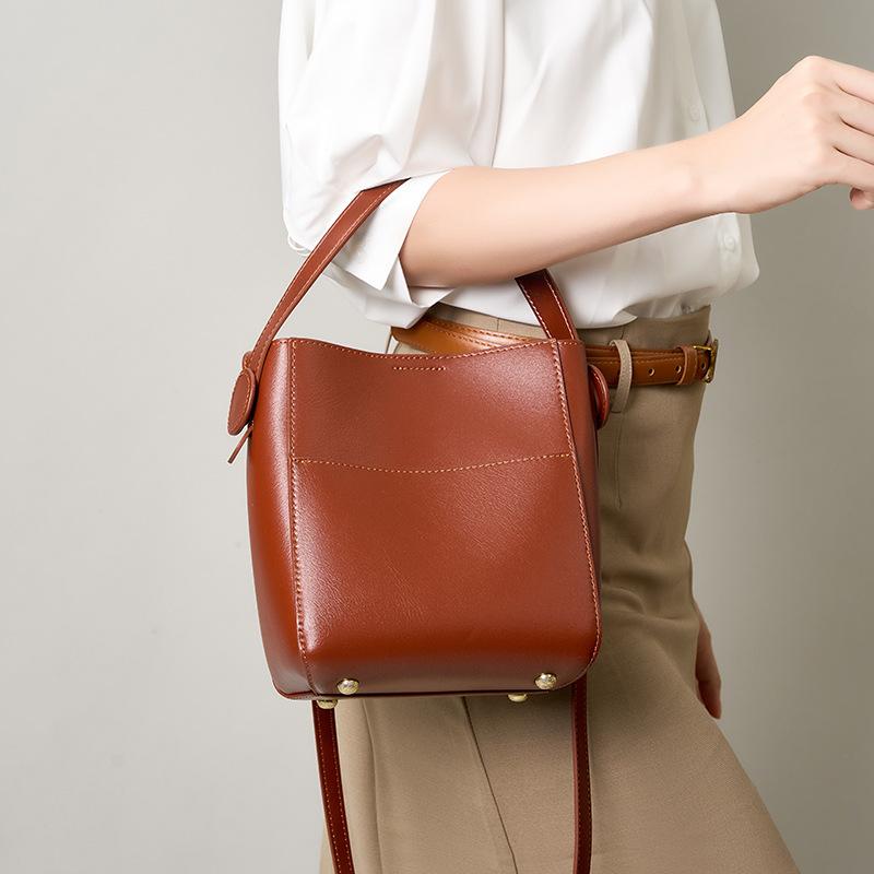A Bucket Bag with A Unique Design High-end Genuine Leather Versatile for Commuting and A Women s Crossbody Bag кавовий
A Bucket Bag with A Unique Design High-end Genuine Leather Versatile for Commuting and A Women s Crossbody Bag кавовий