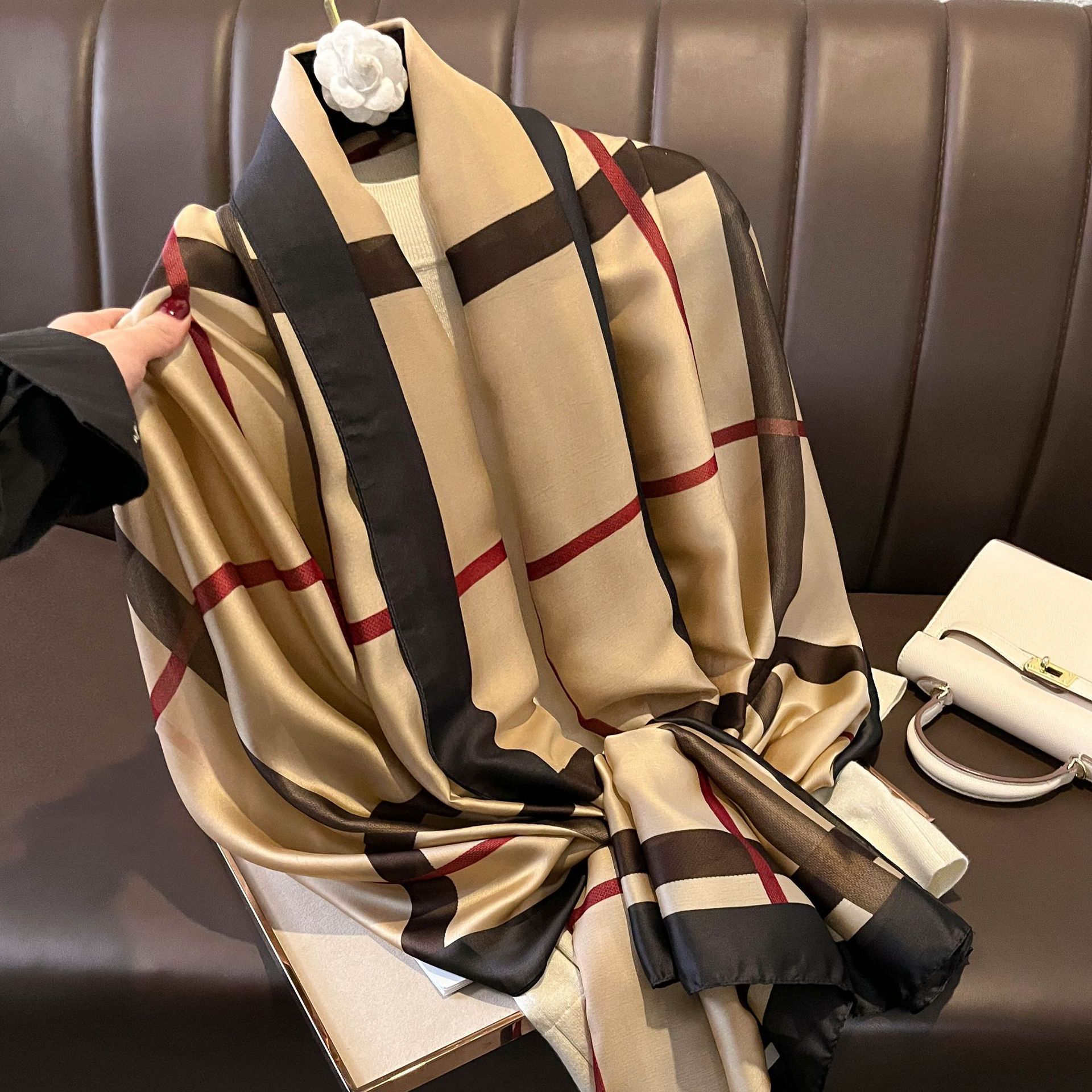 Весенний шарф женский роскошный дизайнерский шарф шелковый гладкий шарф мягкий мусульманский платок на голову шаль пляжный 90*180cm
Весенний шарф женский роскошный дизайнерский шарф шелковый гладкий шарф мягкий мусульманский платок на голову шаль пляжный 90*180cm