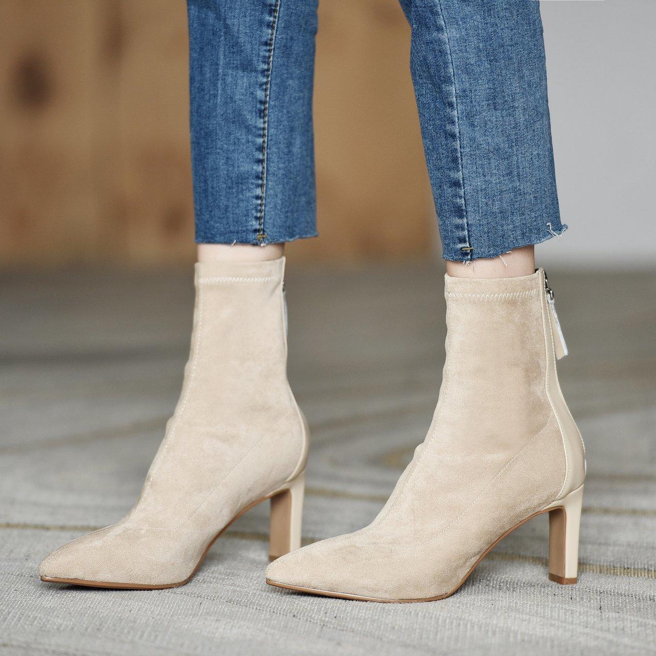 French pointed high-heeled short boots women s 2025 autumn and winter new suede thin boots thick heel elastic boots black small bare boots 34
French pointed high-heeled short boots women s 2025 autumn and winter new suede thin boots thick heel elastic boots black small bare boots 34