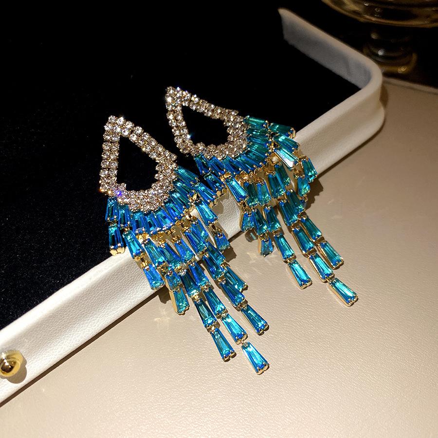 Silver needle zircon geometric fringed stud earrings, popular earrings in Europe and America, niche light luxury design earrings women
Silver needle zircon geometric fringed stud earrings, popular earrings in Europe and America, niche light luxury design earrings women