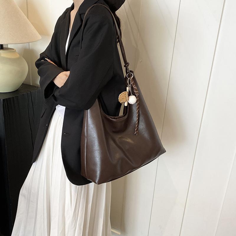 Сумки Женские сумки Простые мягкие кожаные сумки через плечо и подмышку Большой емкости Ретро-стиль Сумки-мессенджеры для поездок на работу No pendant темно-коричневого
Сумки Женские сумки Простые мягкие кожаные сумки через плечо и подмышку Большой емкости Ретро-стиль Сумки-мессенджеры для поездок на работу No pendant темно-коричневого