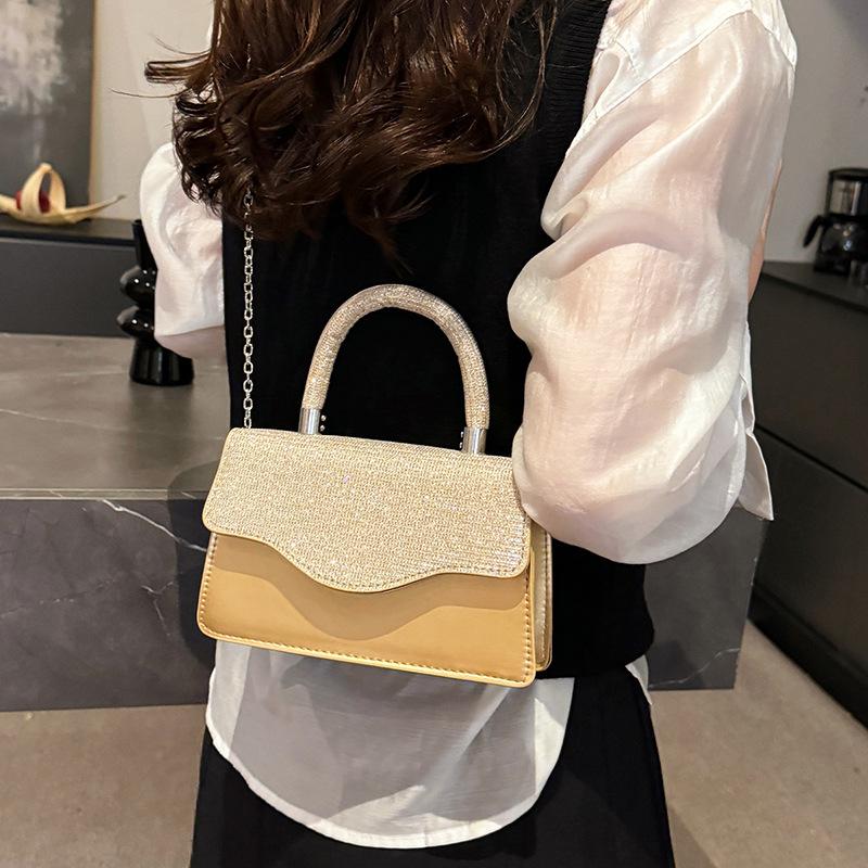 Solid color beautiful and fresh new style fashion design portable shoulder crossbody small square bag
Solid color beautiful and fresh new style fashion design portable shoulder crossbody small square bag