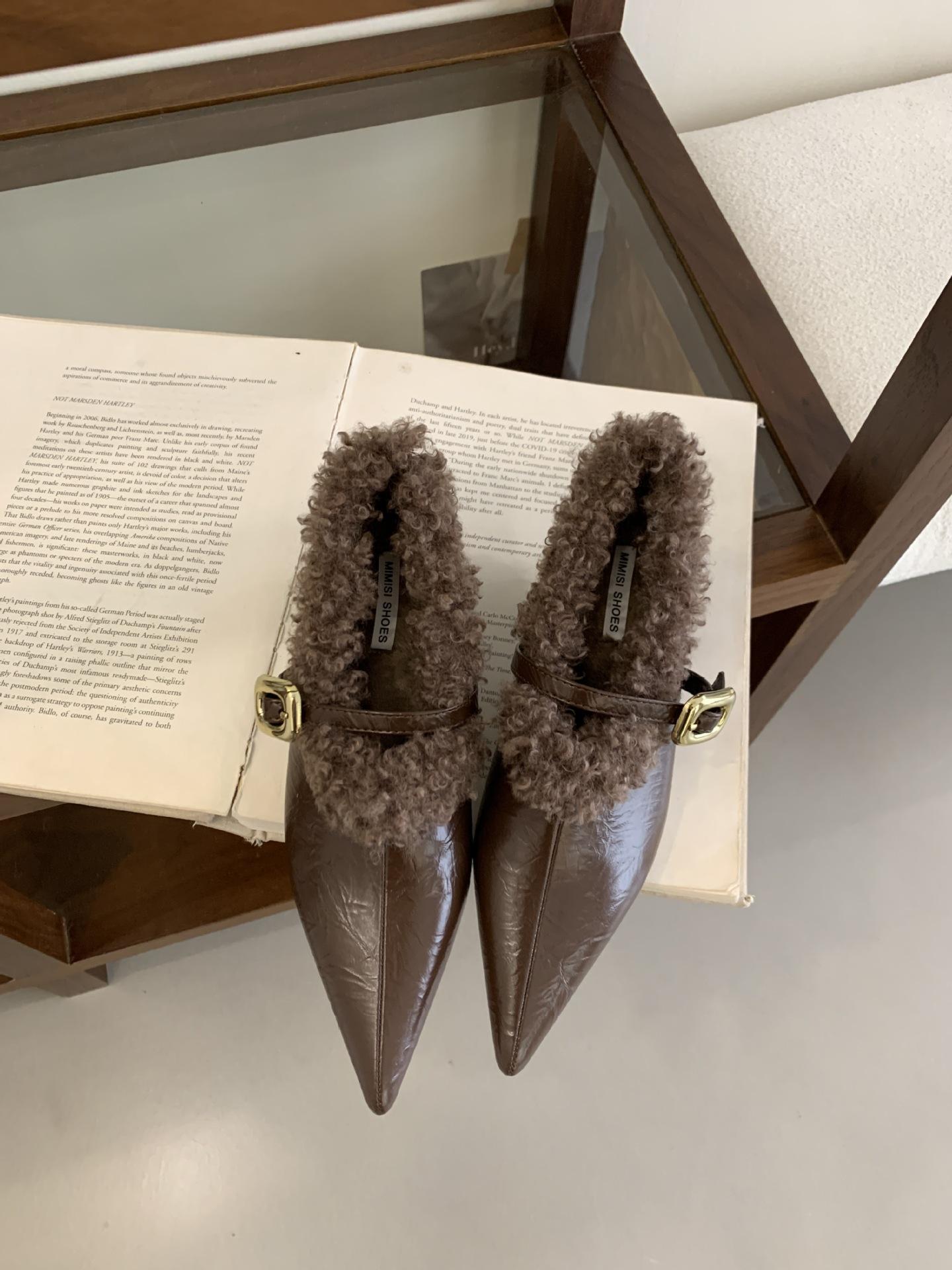 Coarse heel French temperament pointed Mary Jane single shoes women s shoes 2025 autumn and winter new velvet cotton shoes 39 коричневий
Coarse heel French temperament pointed Mary Jane single shoes women s shoes 2025 autumn and winter new velvet cotton shoes 39 коричневий
