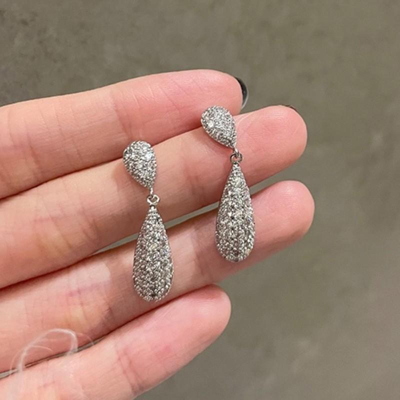 Korean Pear Shaped Earrings European and American Luxury Palace New Product Fashionable Earrings In Water Droplet Shape
Korean Pear Shaped Earrings European and American Luxury Palace New Product Fashionable Earrings In Water Droplet Shape