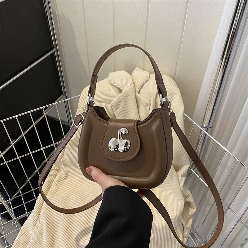 2023 Winter Women s Korean Style Crescent Crossbody Bag - Fashionable Chain Shoulder Bag
2023 Winter Women s Korean Style Crescent Crossbody Bag - Fashionable Chain Shoulder Bag