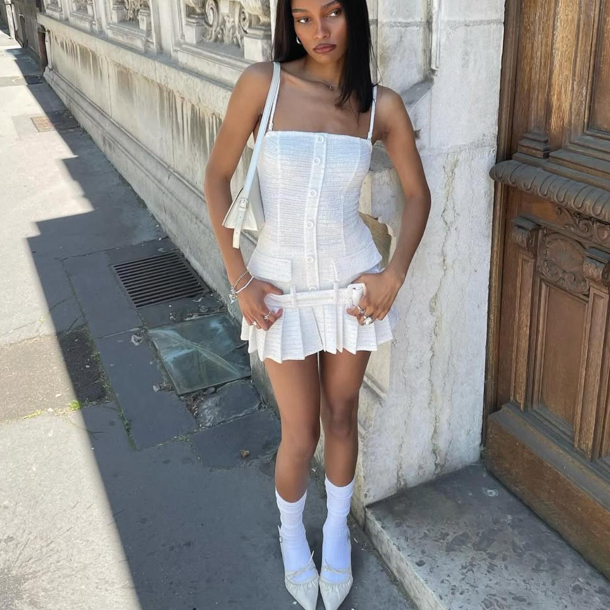 European and American women s clothing new celebrity daughter style suspender short skirt temperament sexy slim pleated dress S белый
European and American women s clothing new celebrity daughter style suspender short skirt temperament sexy slim pleated dress S белый