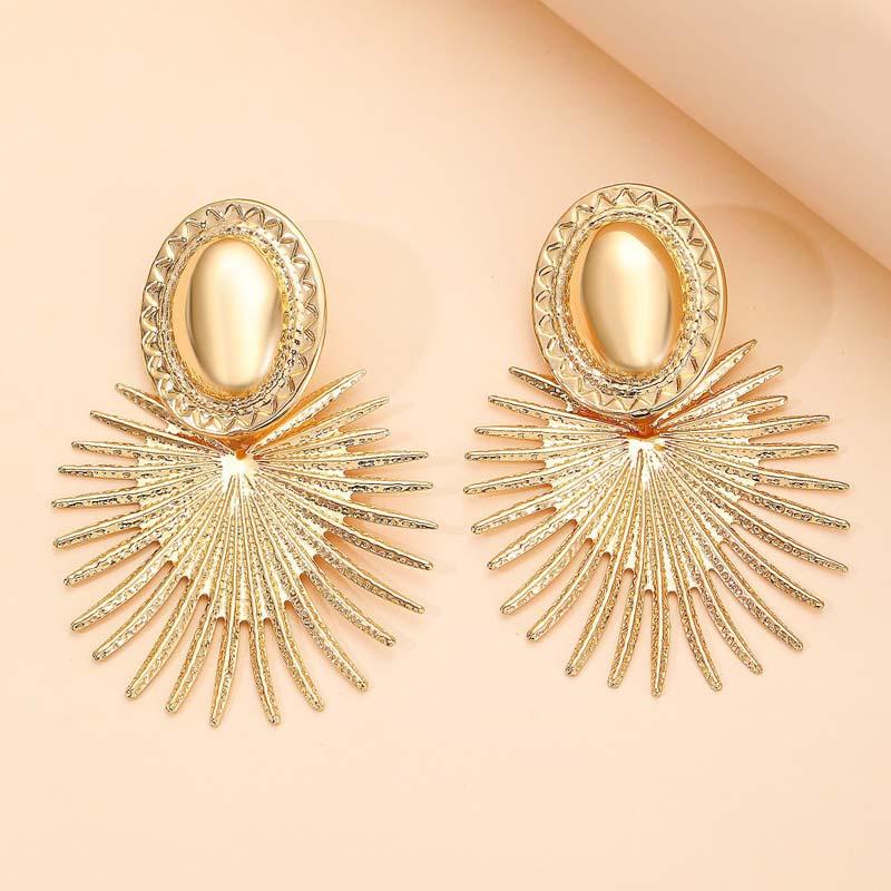 Exaggerated Metal Fan-Shaped Drop Earrings for Women Vintage Gold Color Irregular Oval Personality Earrings Zircon Accessories
Exaggerated Metal Fan-Shaped Drop Earrings for Women Vintage Gold Color Irregular Oval Personality Earrings Zircon Accessories