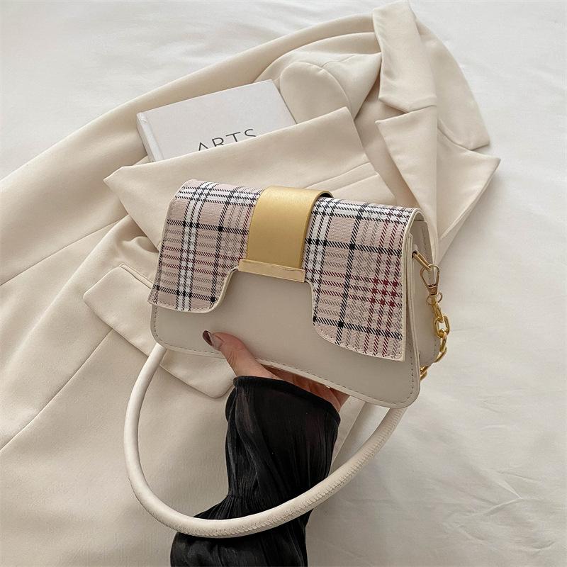 Легка розкішна та красива портативна сумка через плече 2024 року, нова модна французька особистість, проста іноземна особистість, маленька квадратна сумка
Легка розкішна та красива портативна сумка через плече 2024 року, нова модна французька особистість, проста іноземна особистість, маленька квадратна сумка