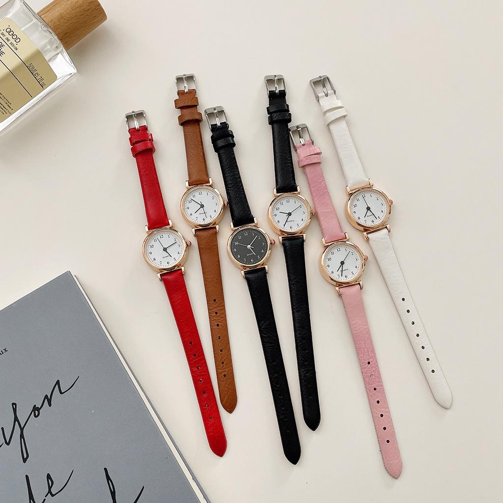 Готовые стоковые часы Jam tangan Wanita Ретро с поясом, часы для девочек, студенческие маленькие женские часы, часы с цифровой шкалой, женские часы, студенческие часы
Готовые стоковые часы Jam tangan Wanita Ретро с поясом, часы для девочек, студенческие маленькие женские часы, часы с цифровой шкалой, женские часы, студенческие часы
