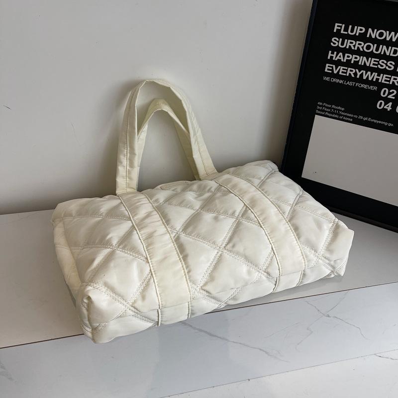 New Casual Tote Bag Large Capacity Shoulder Bag Rhombus Handbag Bag Versatile чёрный
New Casual Tote Bag Large Capacity Shoulder Bag Rhombus Handbag Bag Versatile чёрный