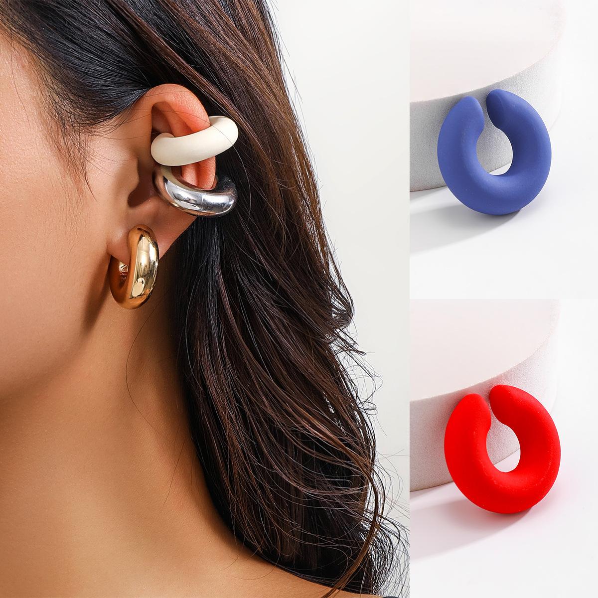 ins wind color earless ear bone clip female, simple and exaggerated thick round C-shaped glossy open earrings CCB
ins wind color earless ear bone clip female, simple and exaggerated thick round C-shaped glossy open earrings CCB