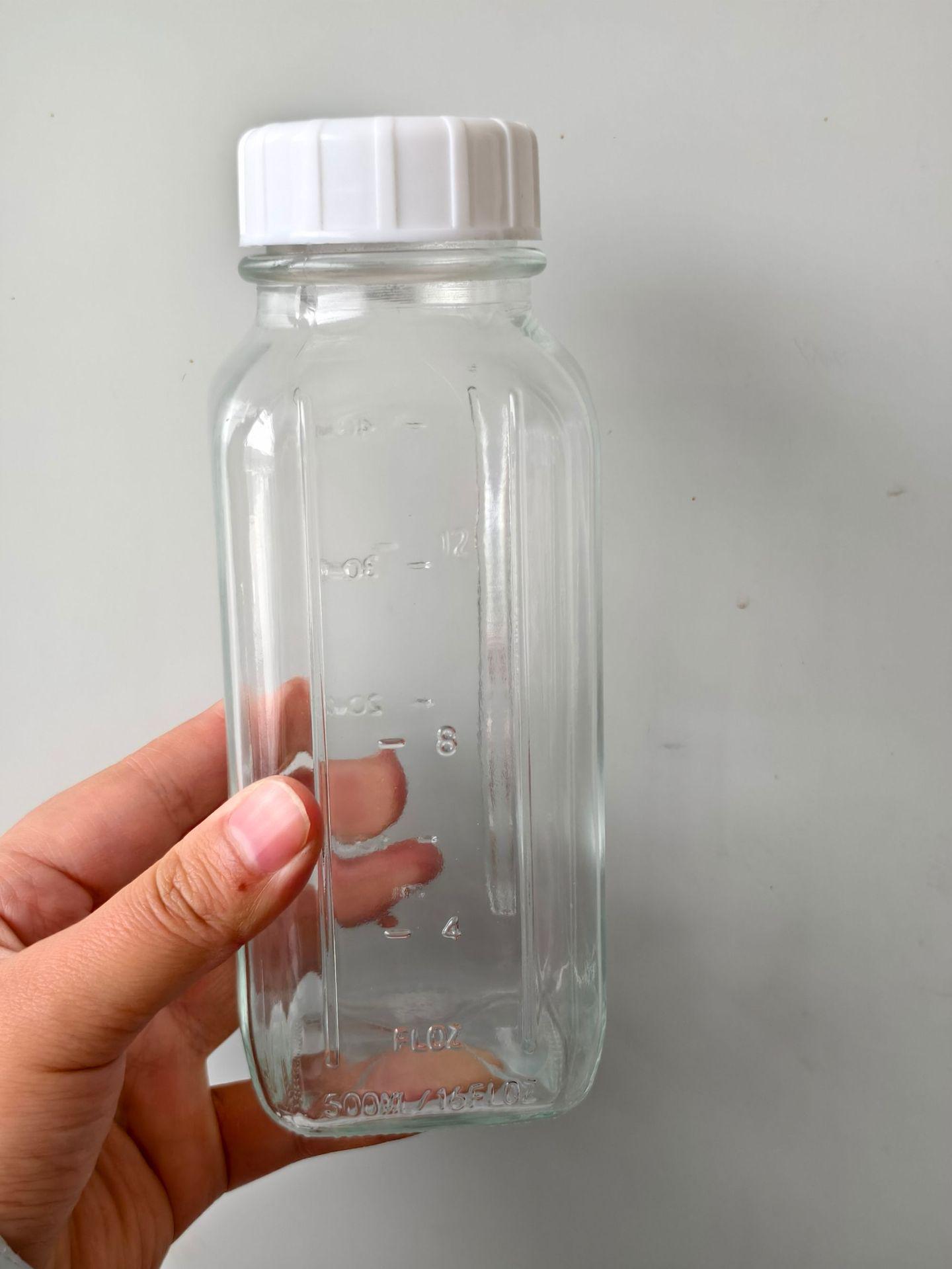 16oz Square Glass Bottle with Scale for Homebrewed Wine, Milk, or Fruit Beverage
16oz Square Glass Bottle with Scale for Homebrewed Wine, Milk, or Fruit Beverage