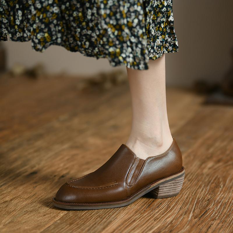 New Fashion Genuine Leather Slip -On Women Shoes Casual Loafers Round Toe Shoes Thick Heel Shoes Woman Zapatos De Mujer Pumps
New Fashion Genuine Leather Slip -On Women Shoes Casual Loafers Round Toe Shoes Thick Heel Shoes Woman Zapatos De Mujer Pumps